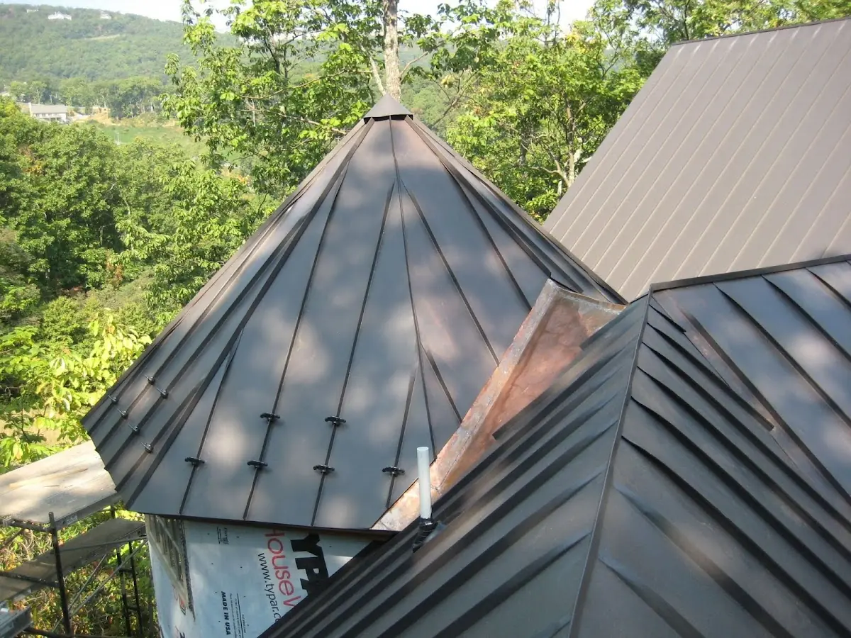 Professional Gutter Cleaning by Craftsman Roofing in Los Cerritos